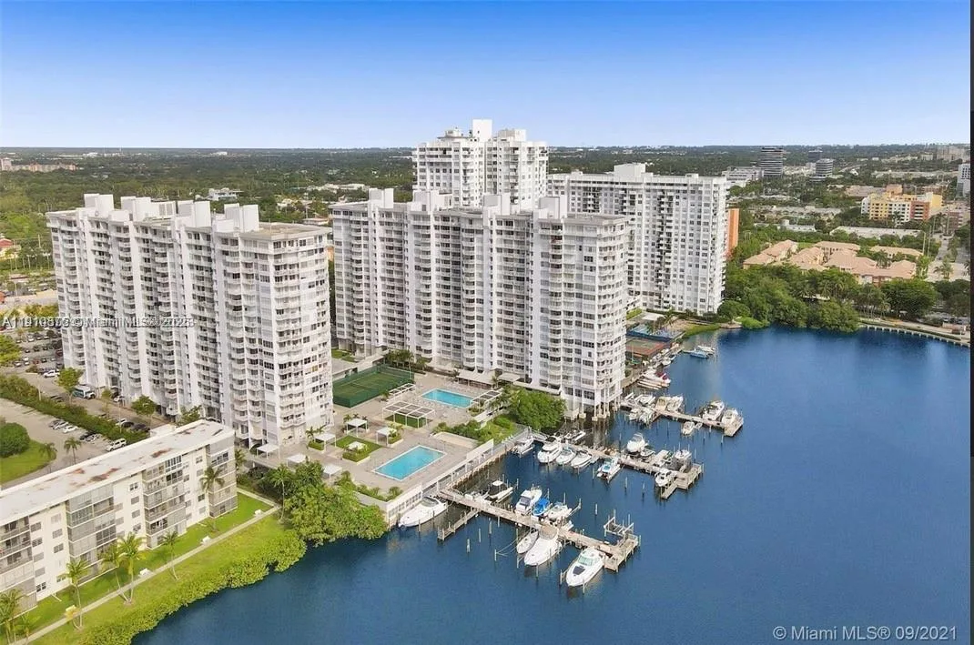 18031 Biscayne Blvd # 1402, Aventura, FL 33160 photo 2