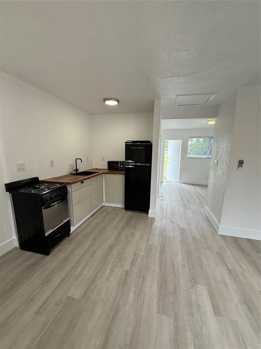 2213 Lincoln Street, Hollywood, FL 33020