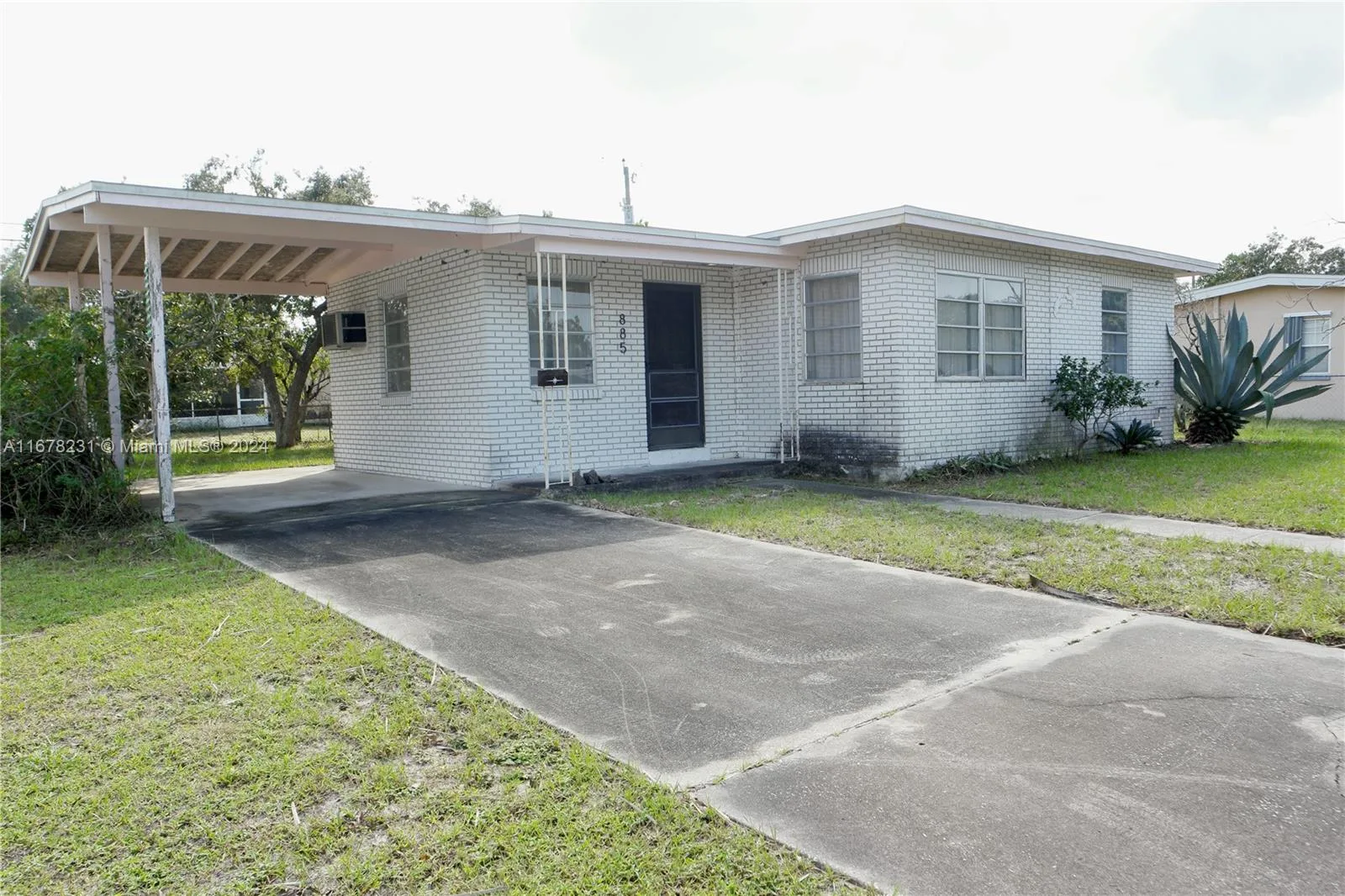 885 Halstead St, Deltona, FL 32725 photo 2