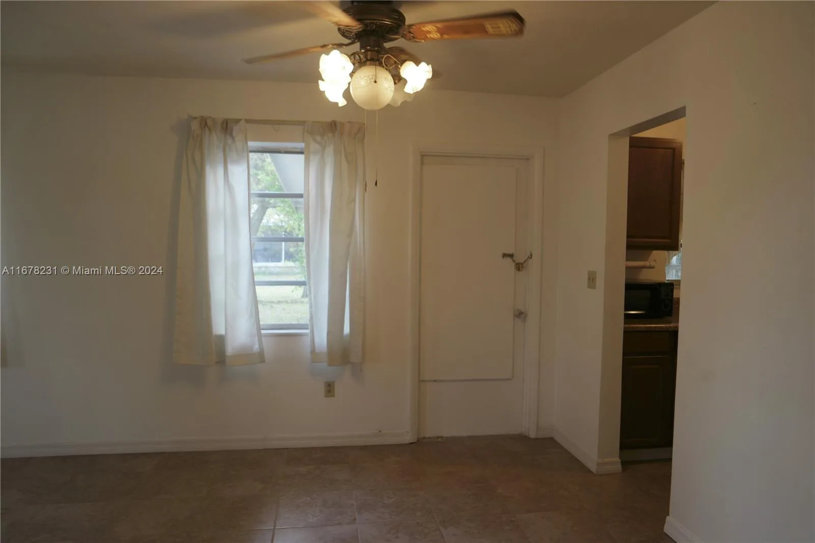 885 Halstead St, Deltona, FL 32725 photo 4