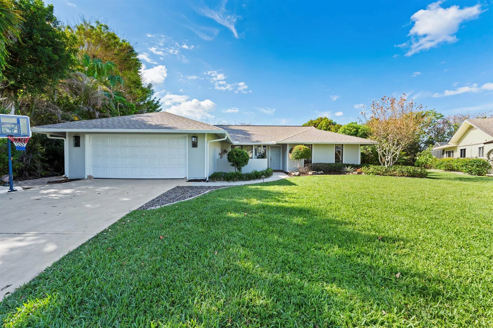 8015 SE Trenton Avenue, Hobe Sound, FL 33455 photo 2