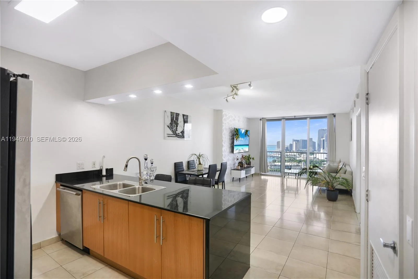 1750 N Bayshore Dr # 3210, Miami, FL 33132 photo 2