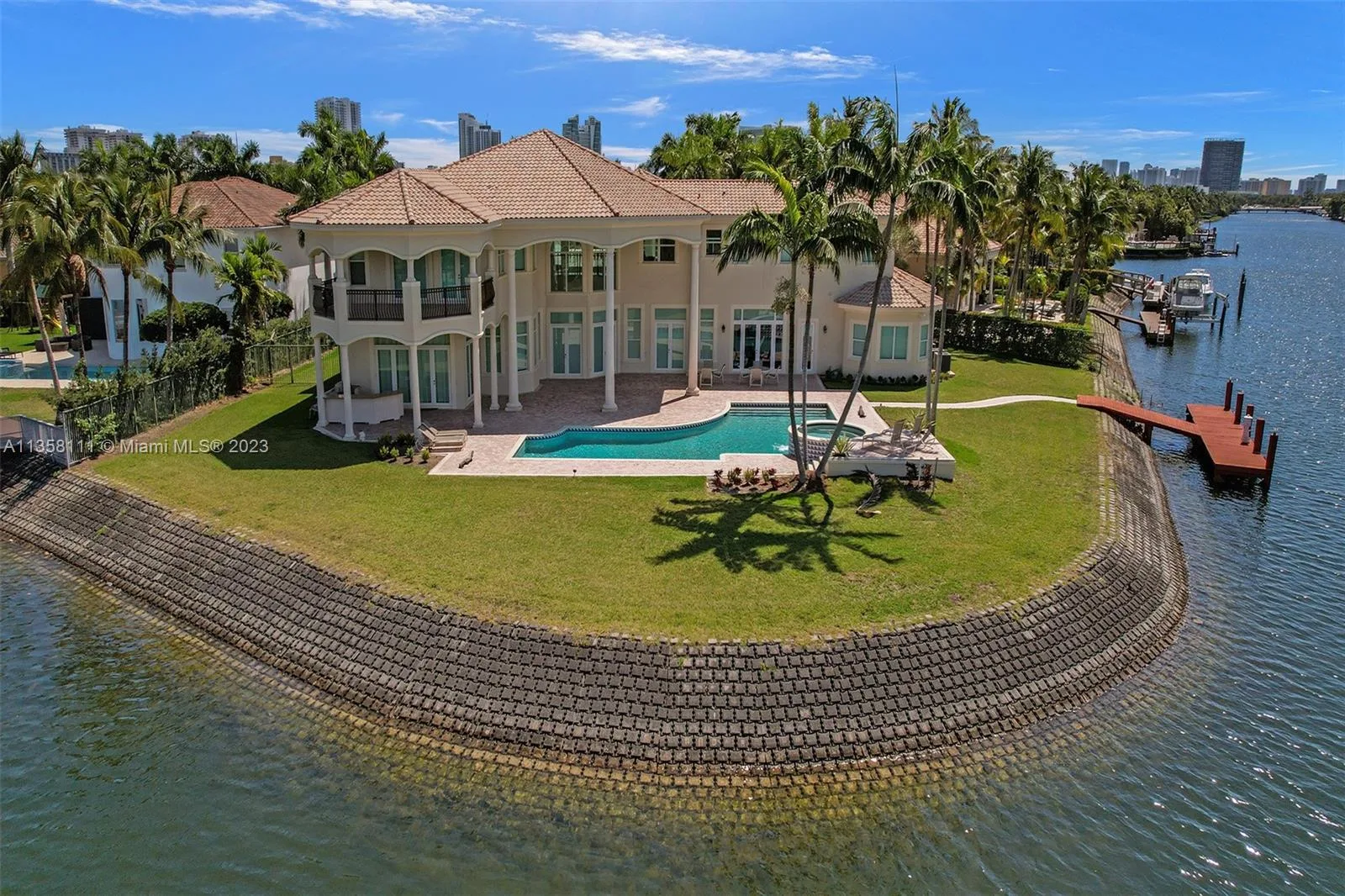1130 Harbor Ct, Hollywood, FL 33019 photo 2