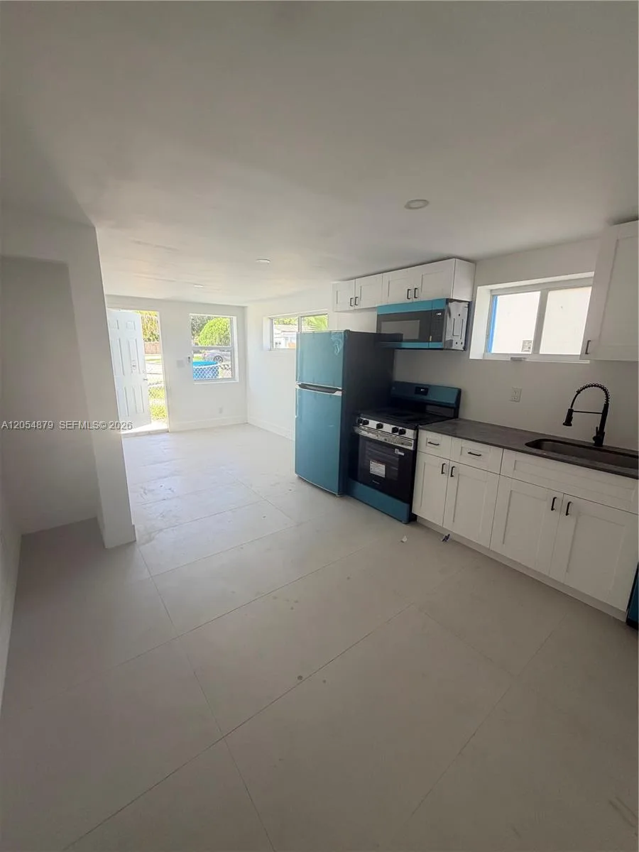 43 Williams Rd # 3, West Park, FL 33023 photo 2