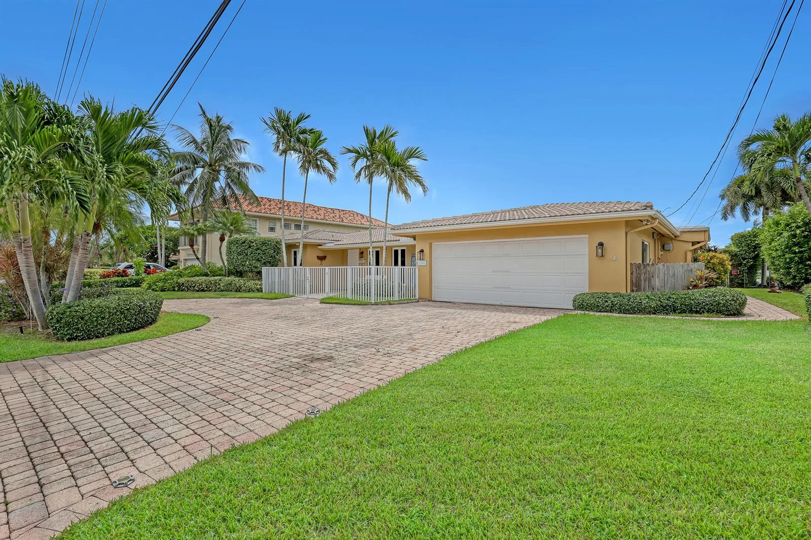 2100 NE 30th Street, Lighthouse Point, FL 33064