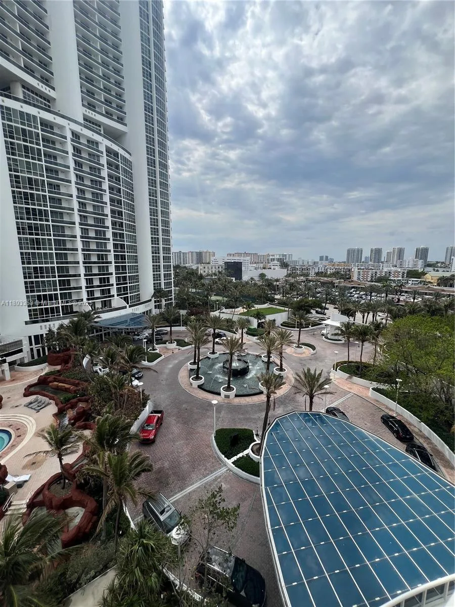 18201 Collins Ave # 908, Sunny Isles Beach, FL 33160 photo 3