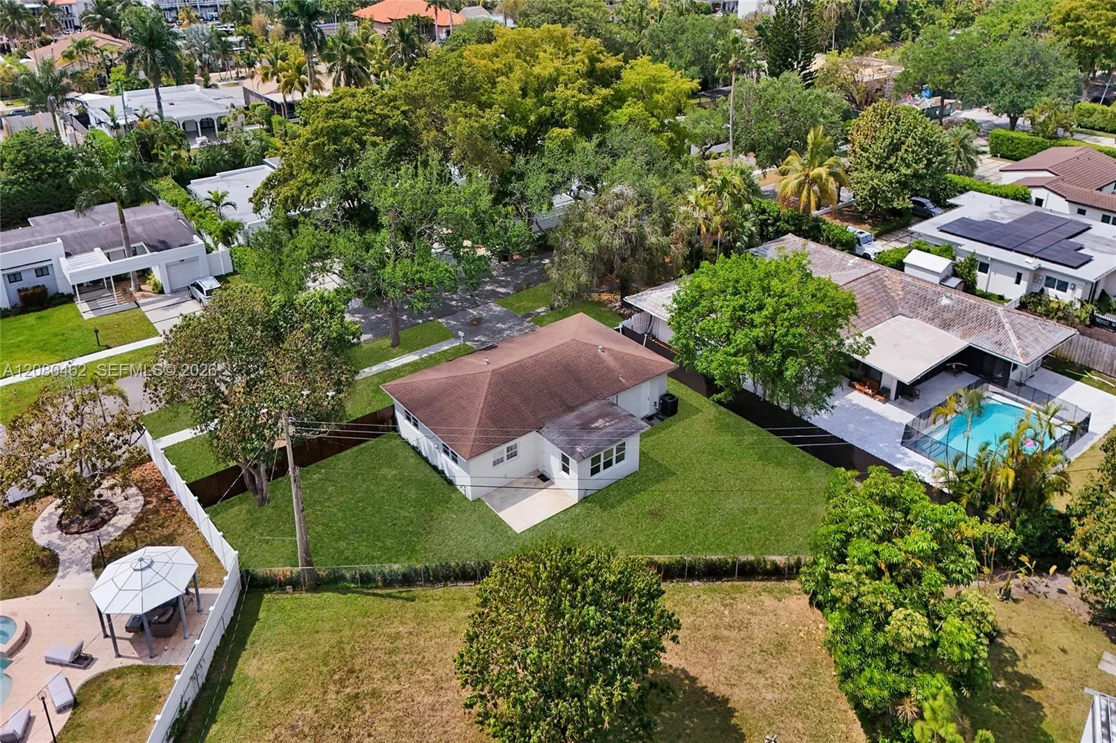 2125 Alamanda Dr, North Miami, FL 33181