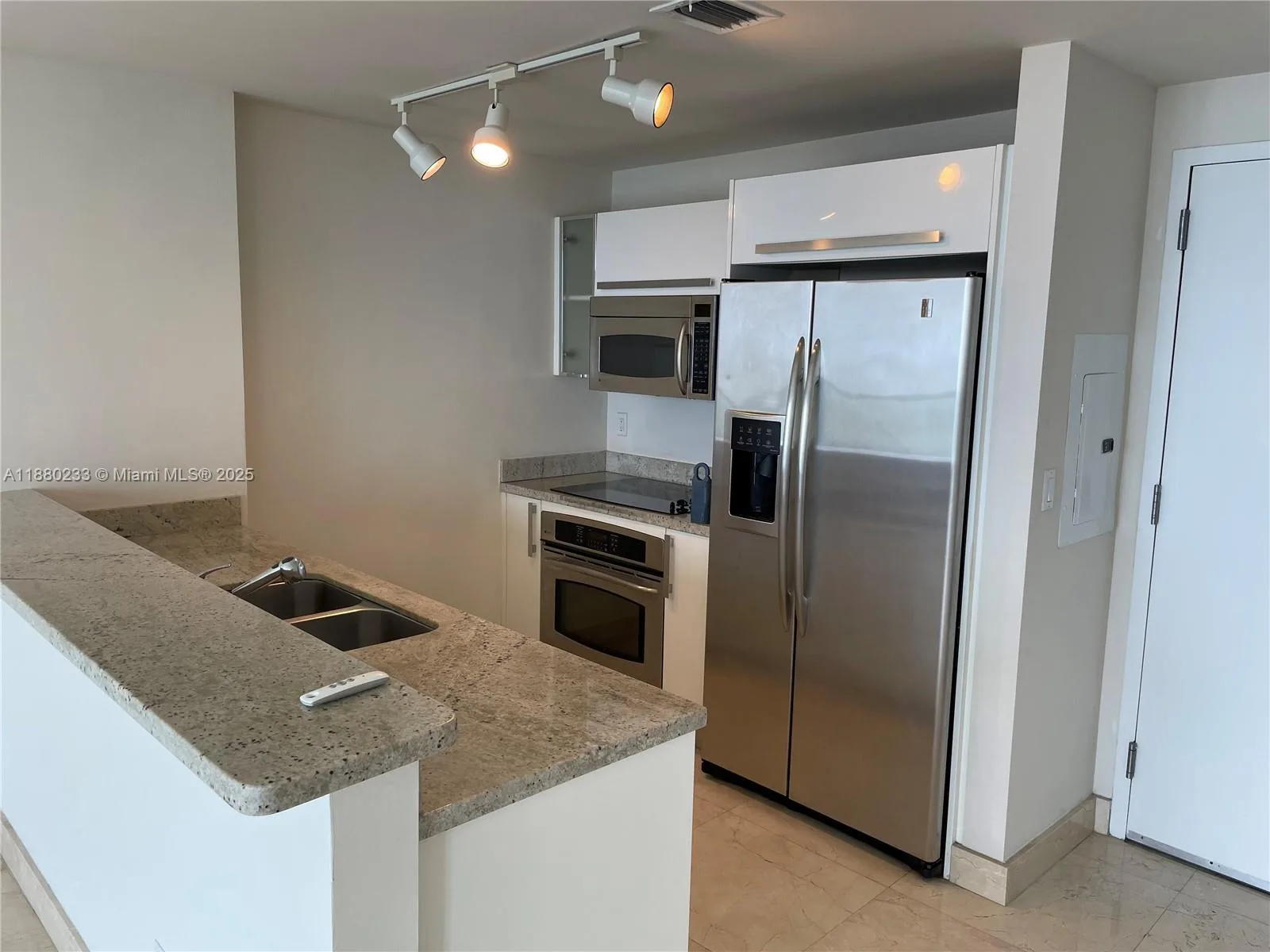 601 NE 36th St # 2708, Miami, FL 33137 photo 3