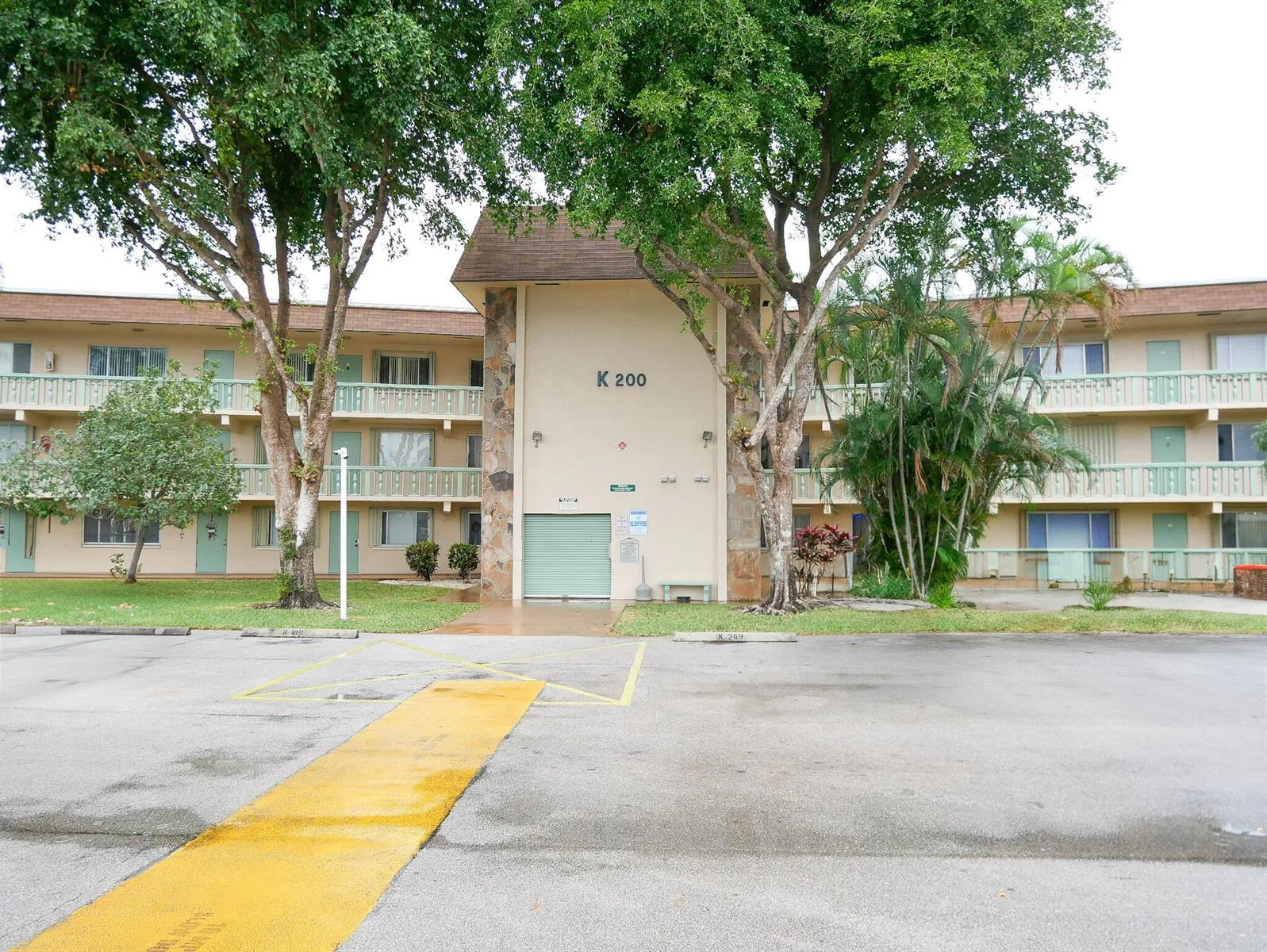 200 Village Green Circle E # k 311, Palm Springs, FL 33461