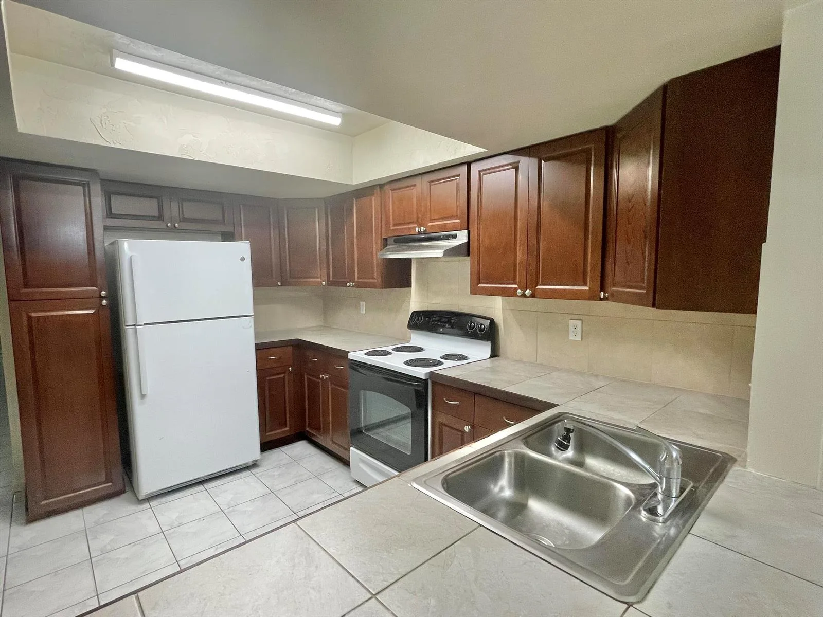 7112 NW 78TH Avenue, Tamarac, FL 33321 — zdjęcie 5