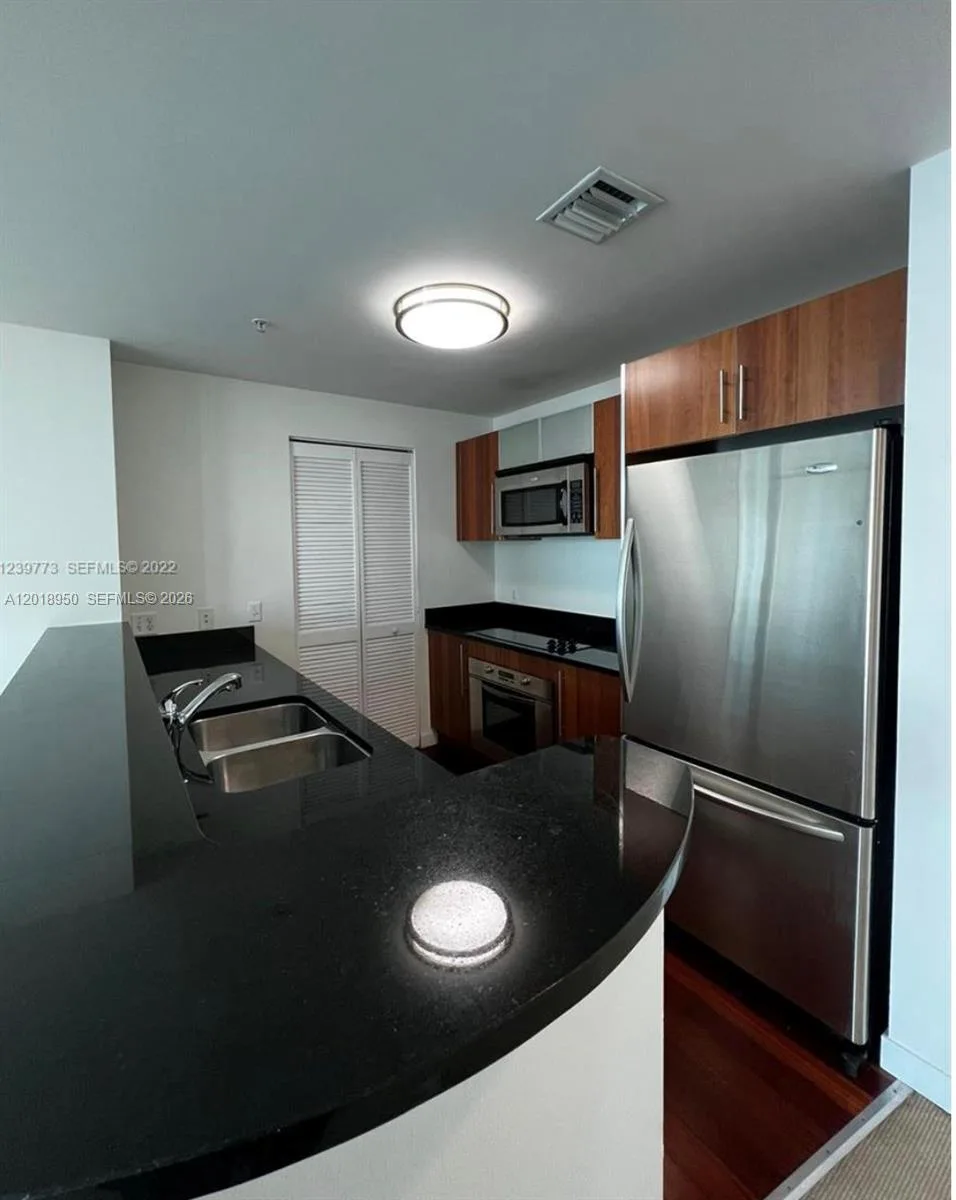 300 S Biscayne Blvd # T-1606, Miami, FL 33131 photo 3