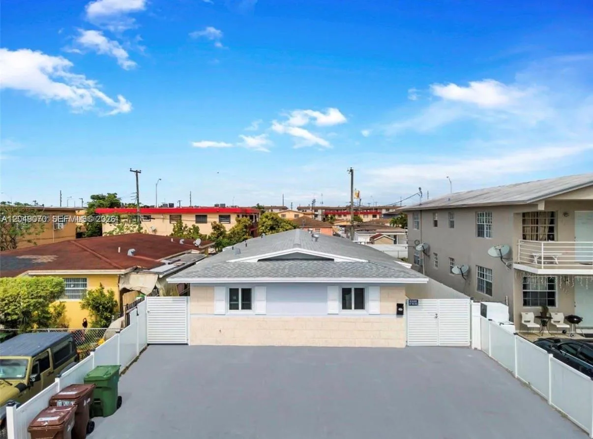 329 W 18th St, Hialeah, FL 33010