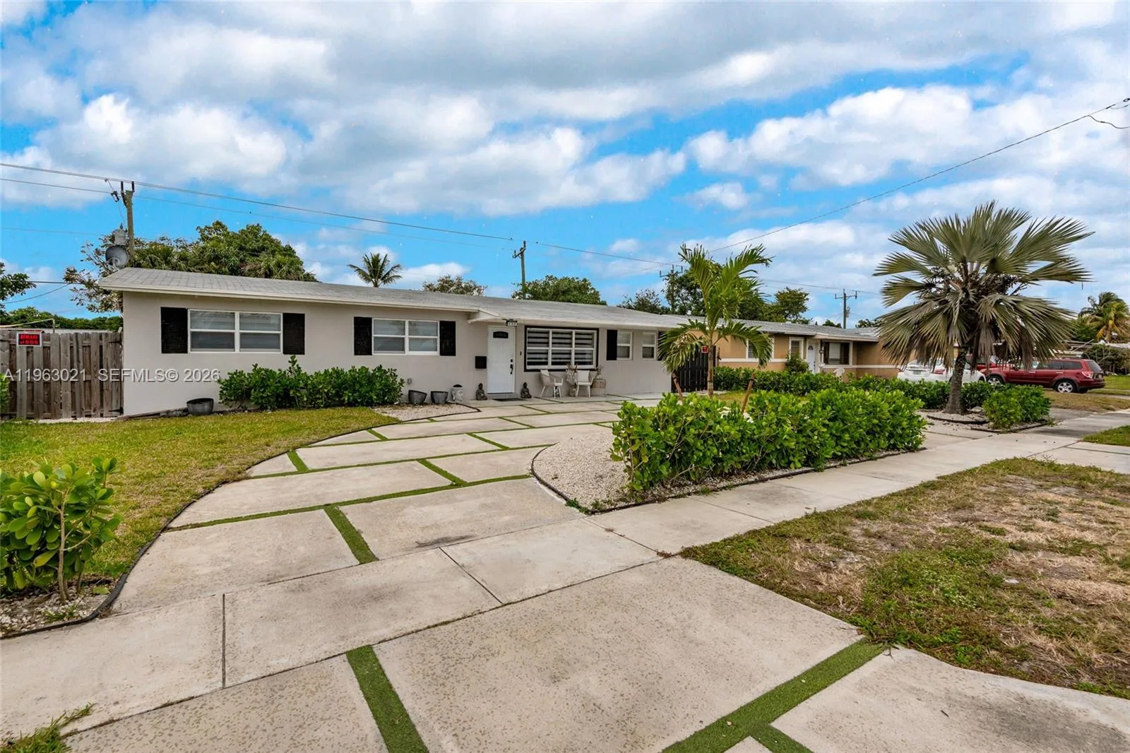 200 SW 69th Ter, Pembroke Pines, FL 33023 photo 2