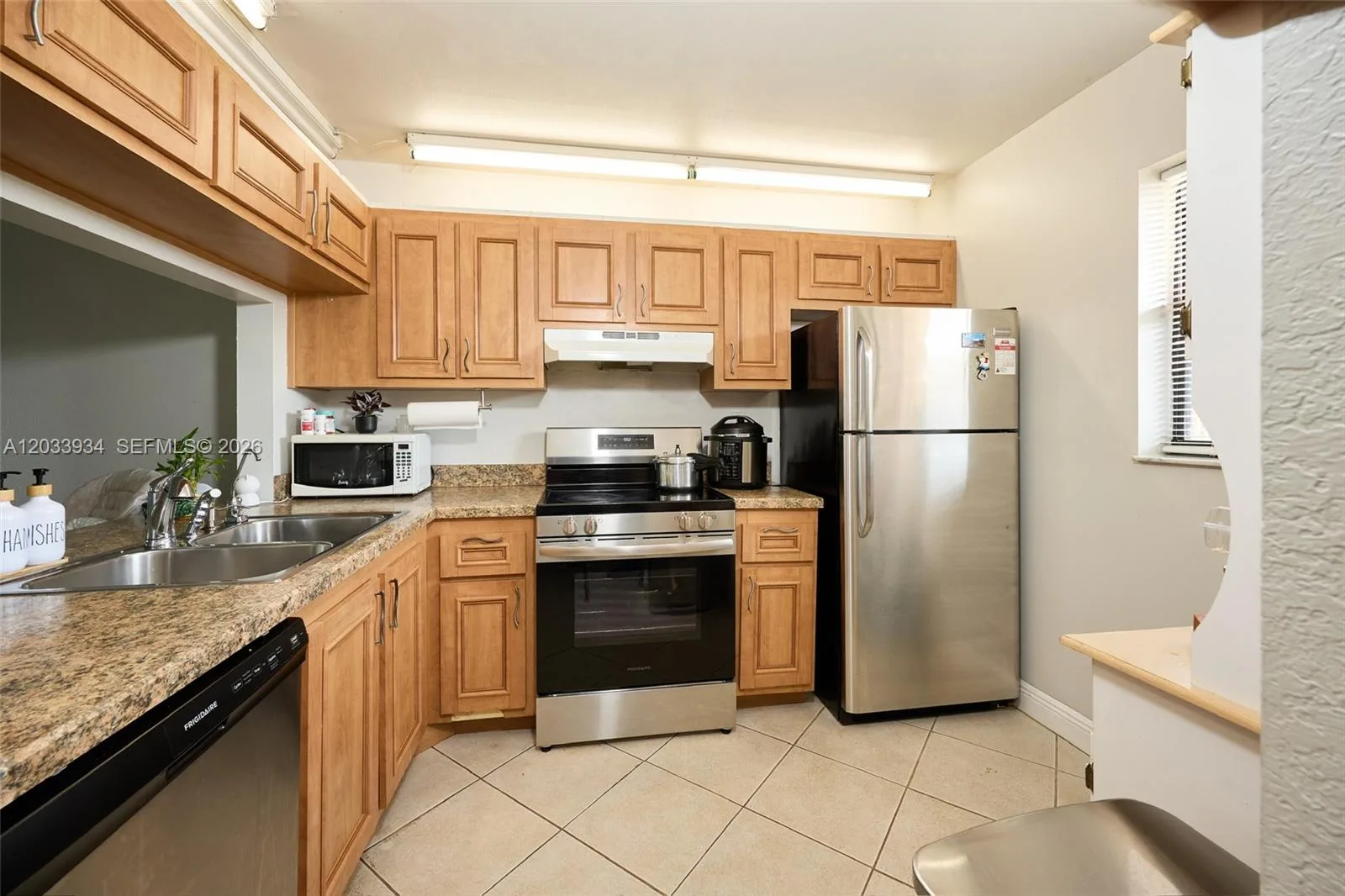 940 NW 104th Ave # 203, Pembroke Pines, FL 33026