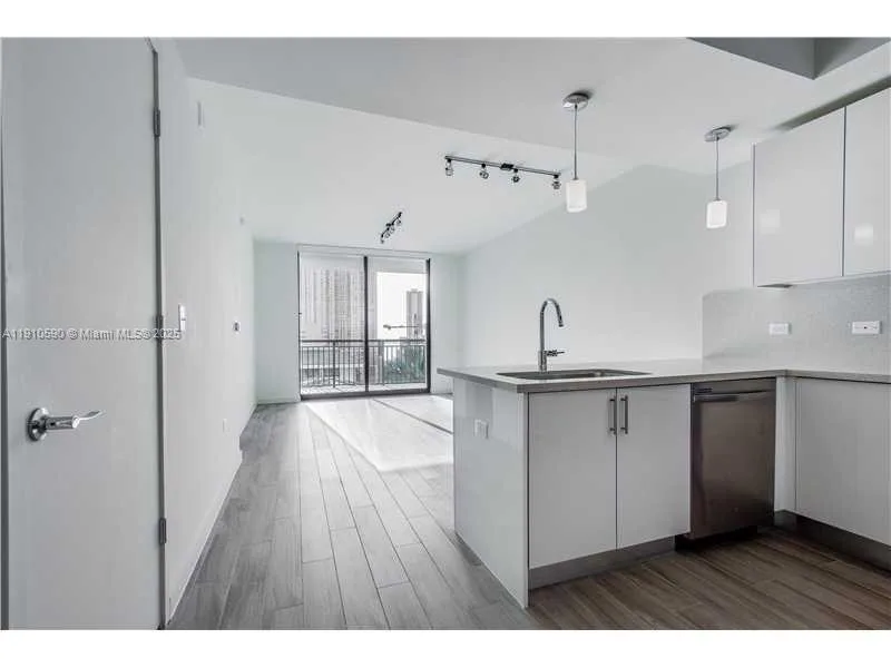 999 SW 1st Ave # 3210, Miami, FL 33130 photo 4