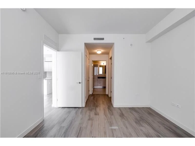 999 SW 1st Ave # 3210, Miami, FL 33130 photo 7