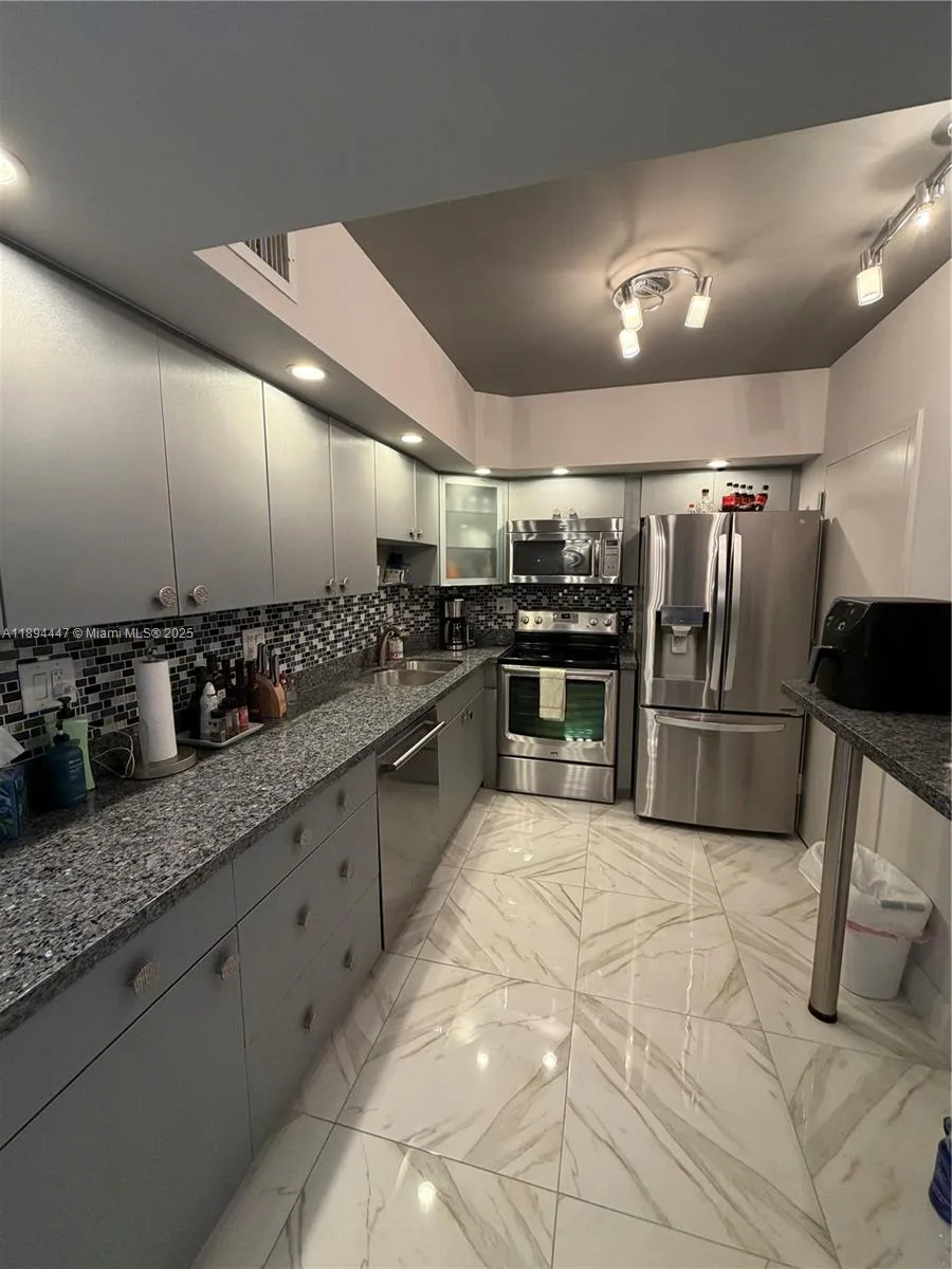 300 Bayview Dr # 2014, Sunny Isles Beach, FL 33160