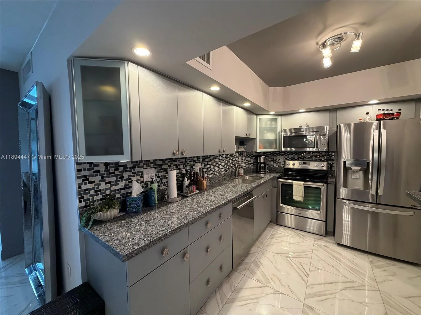 300 Bayview Dr # 2014, Sunny Isles Beach, FL 33160 photo 3