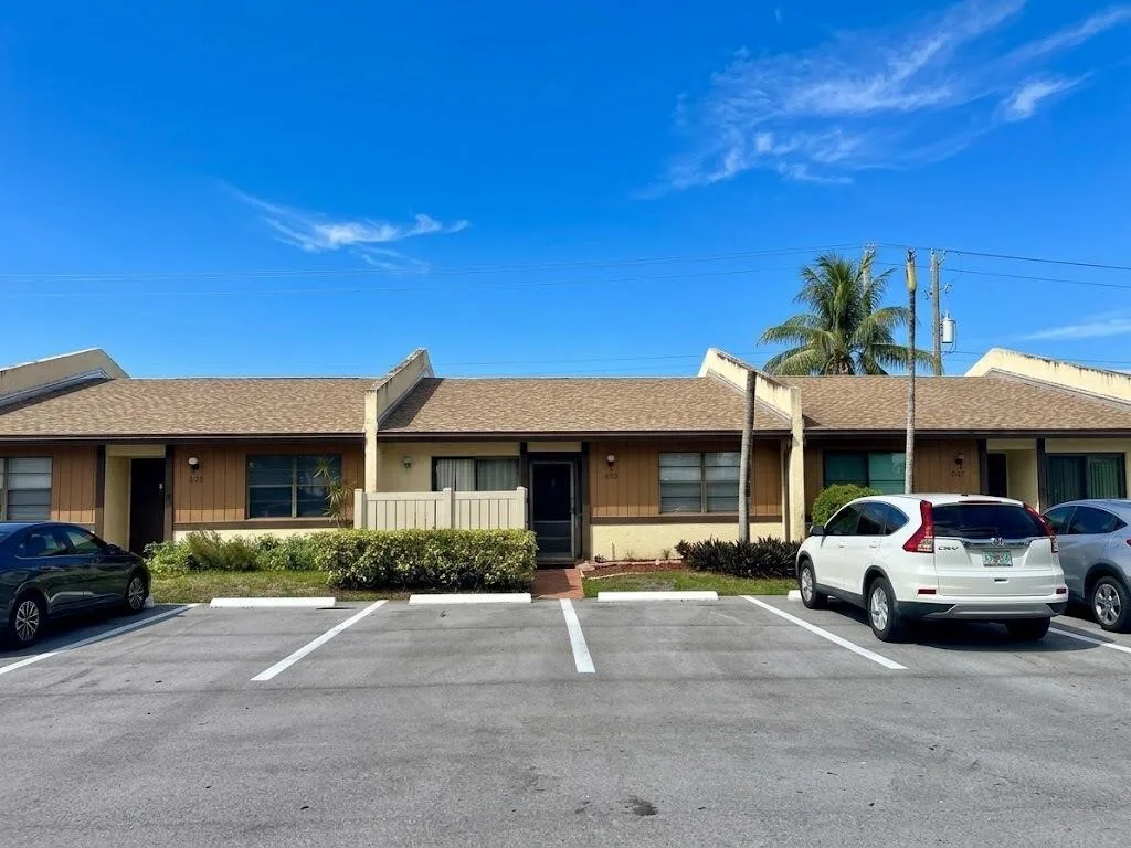 535 BANKS Road # 2-521, Margate, FL 33063