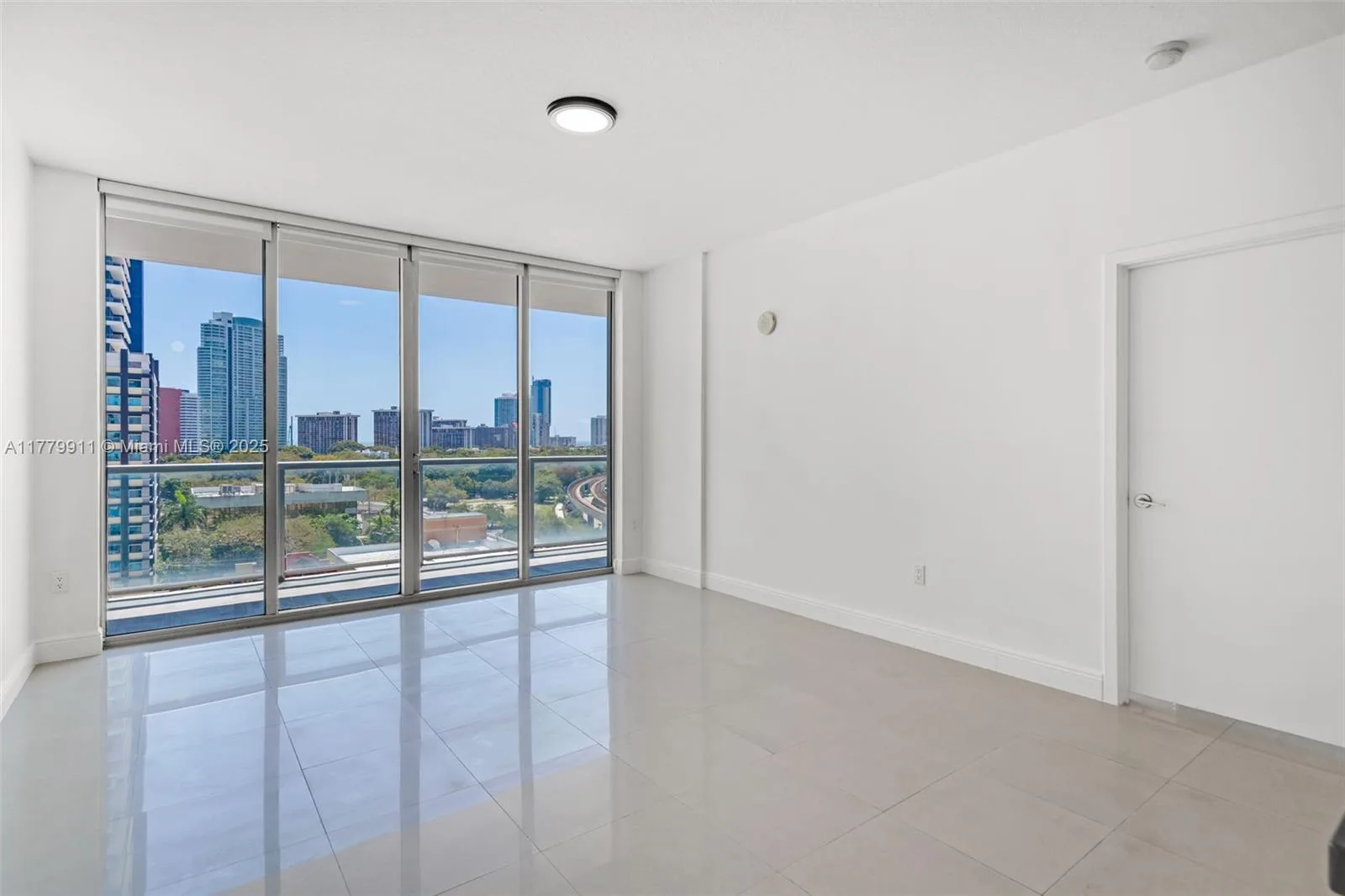79 SW 12th St # 1204-S, Miami, FL 33130 photo 4