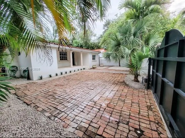3685 SW 1st Ave, Miami, FL 33145 photo 2