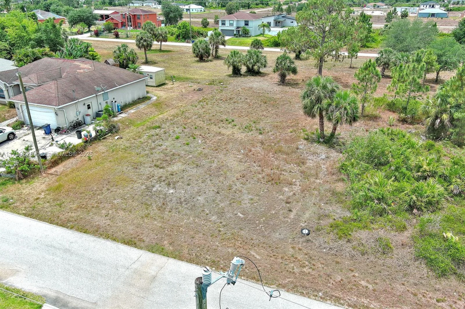 914 S Mercury Ave, Lehigh Acres, FL 33974 photo 4