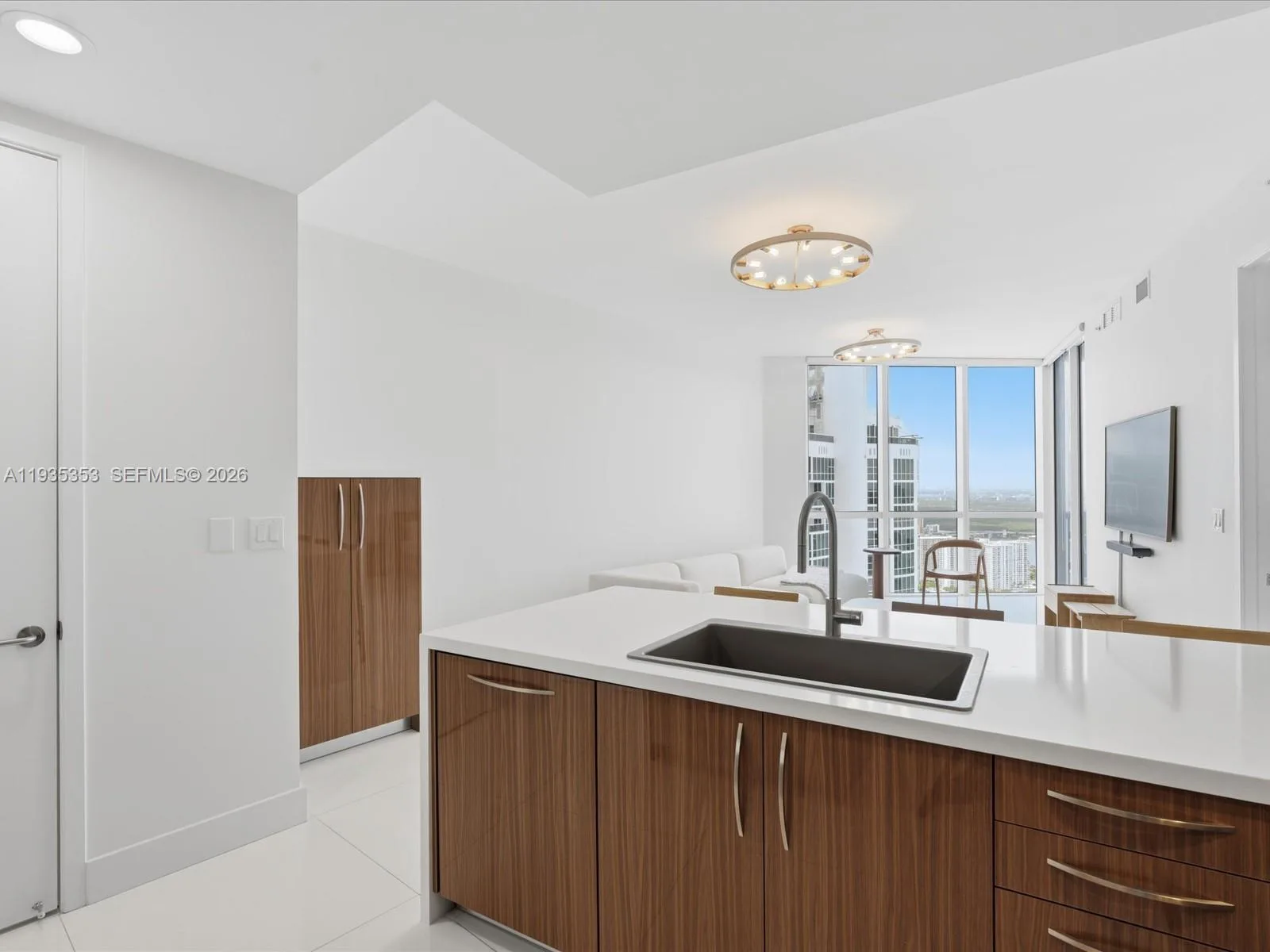 18201 Collins Ave # 5508, Sunny Isles Beach, FL 33160 photo 2