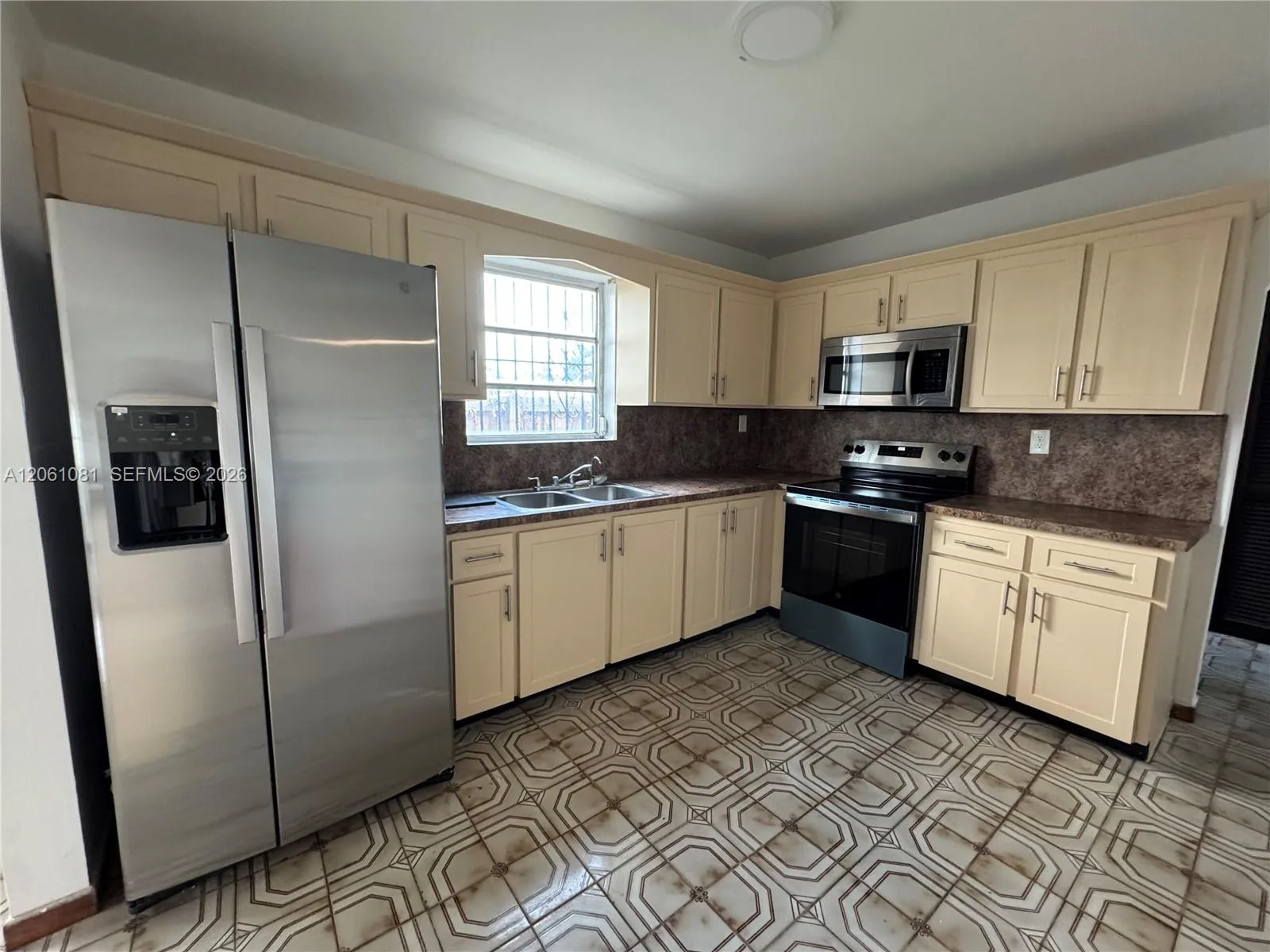 2524 SW 6th St, Miami, FL 33135 photo 9