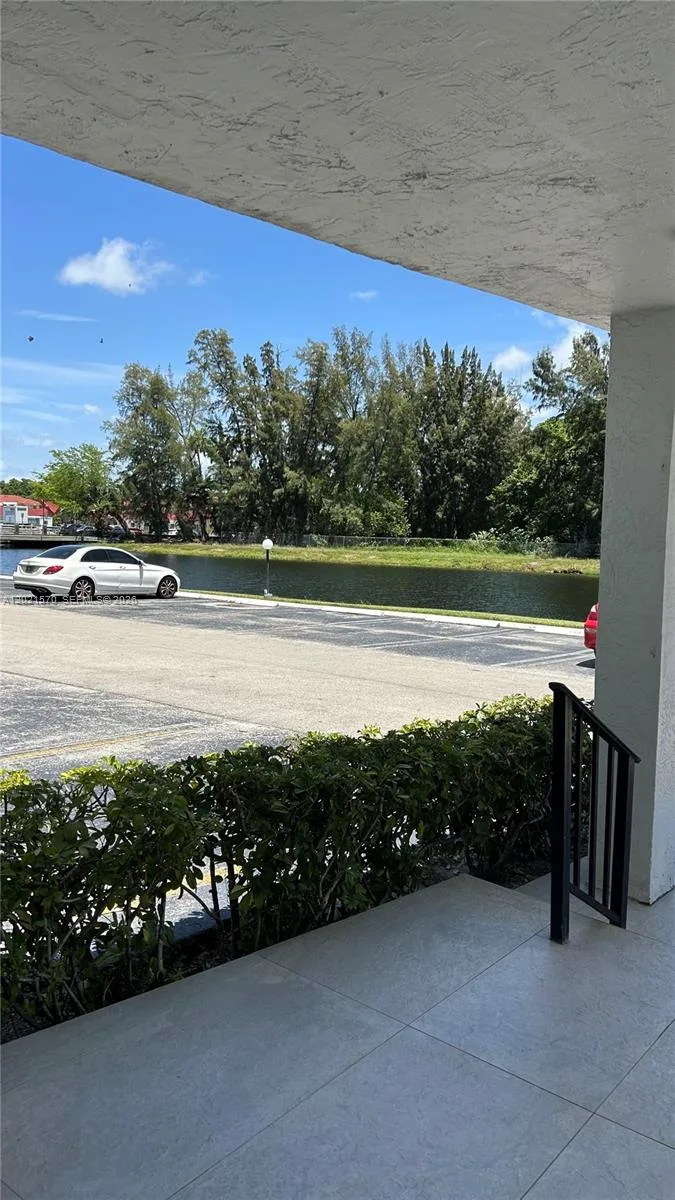 16465 NE 22nd Ave # 405, North Miami Beach, FL 33160 photo 4