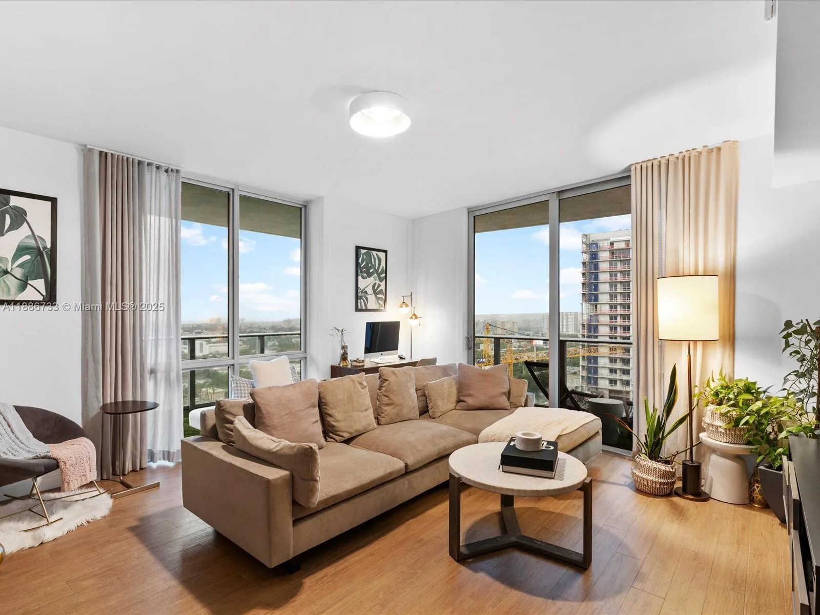 1010 SW 2nd Ave # 1908, Miami, FL 33130
