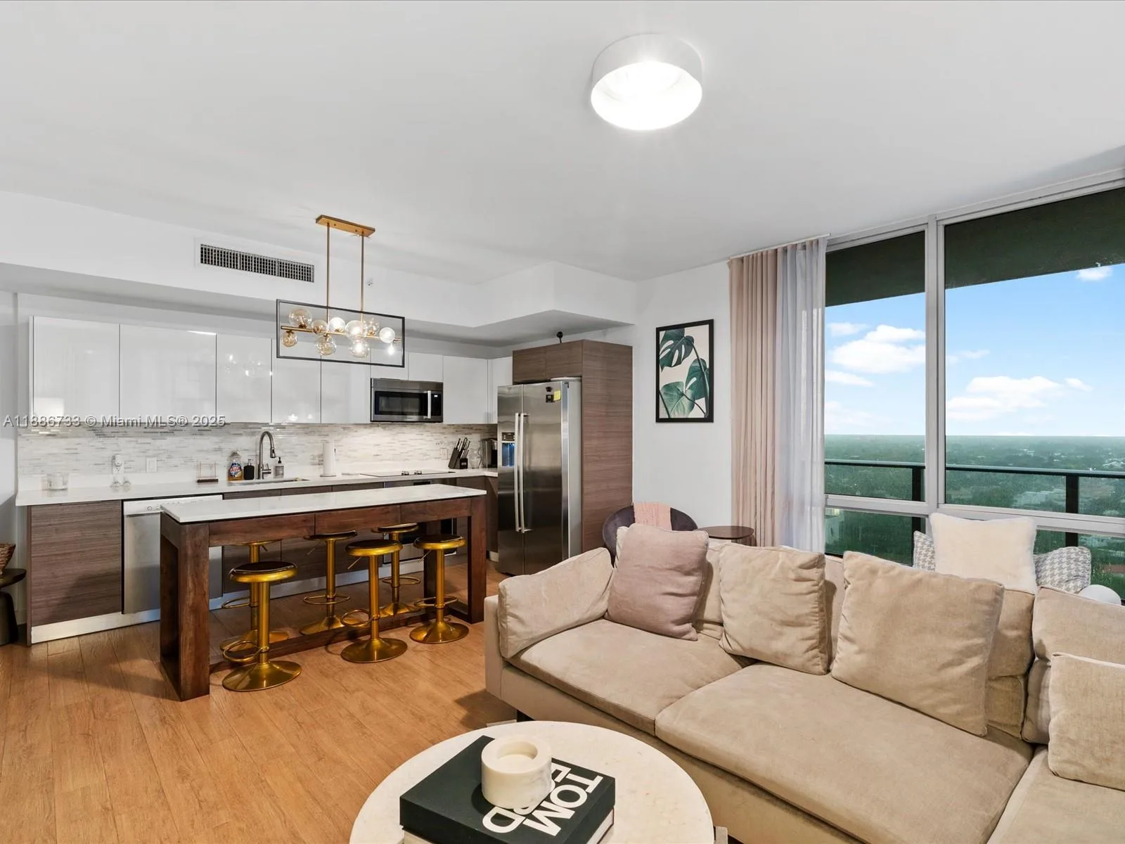 1010 SW 2nd Ave # 1908, Miami, FL 33130 photo 2