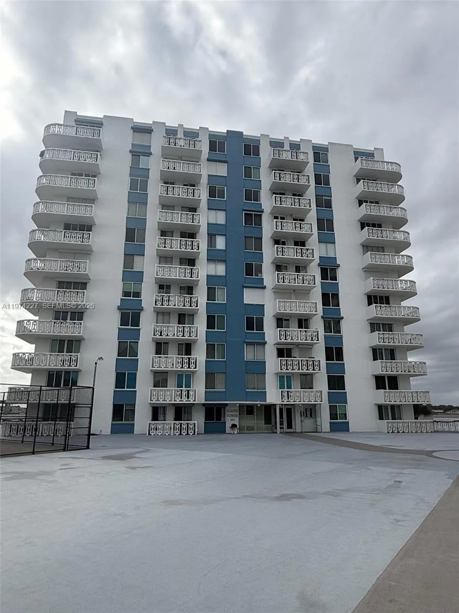 925 N Halifax # 102, Daytona, FL 32118