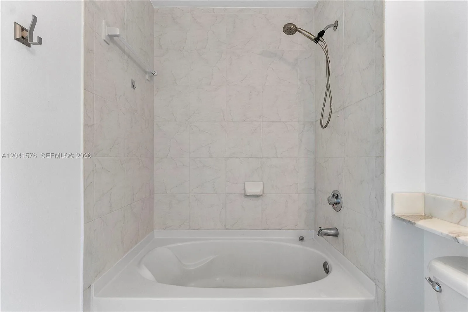 234 NE 3rd St # 1404, Miami, FL 33132 photo 11