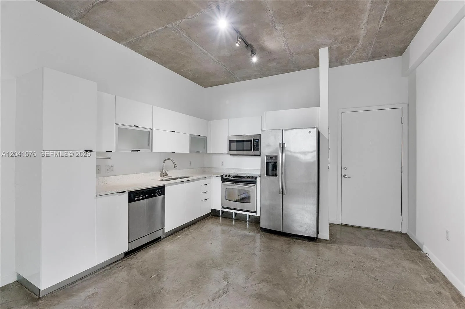 234 NE 3rd St # 1404, Miami, FL 33132 photo 5