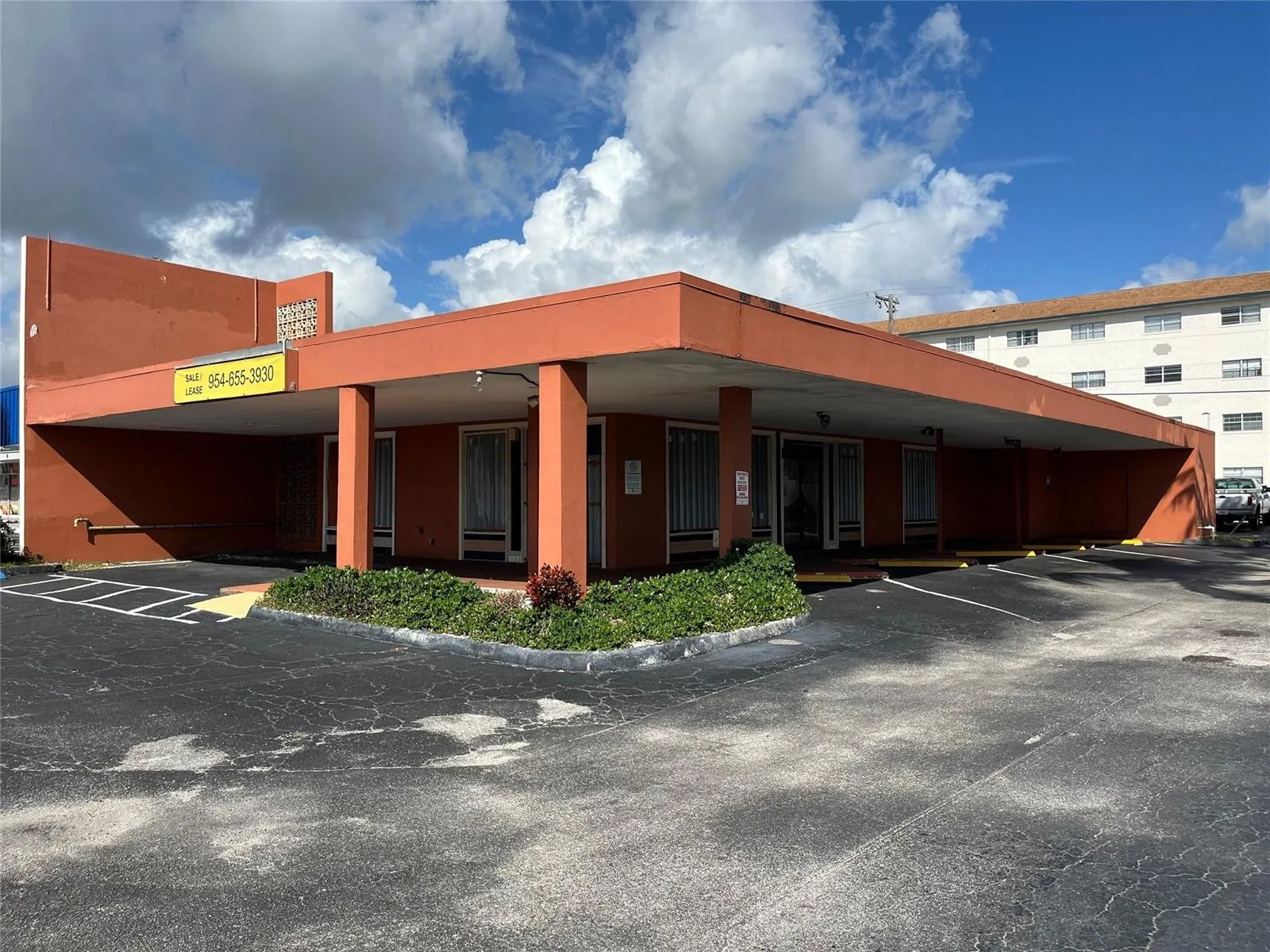 1361 E Commercial Boulevard, Oakland Park, FL 33334