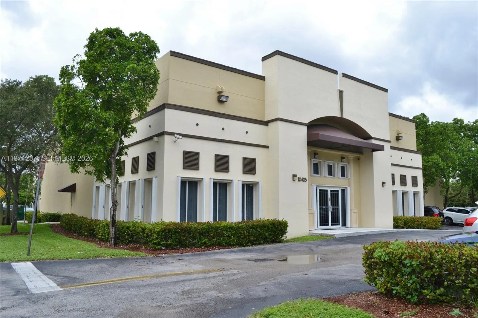 10405 NW 37th Ter, Doral, FL 33178