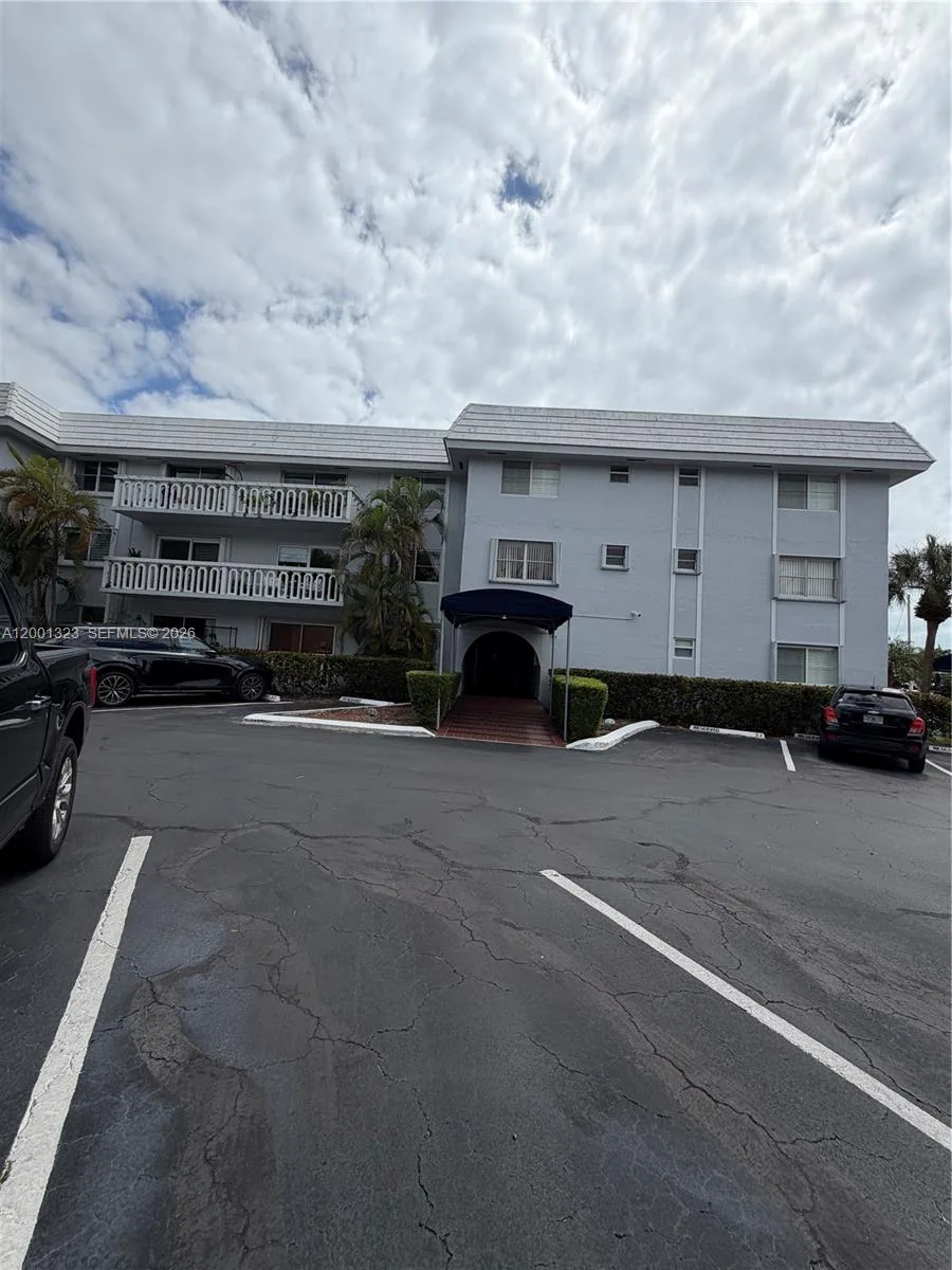 100 Edgewater Dr # 127, Coral Gables, FL 33133