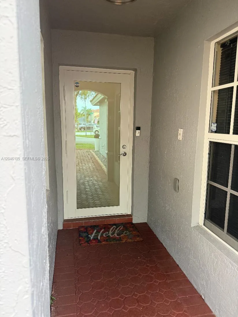 19554 NW 79th Pl, Hialeah, FL 33015 photo 4