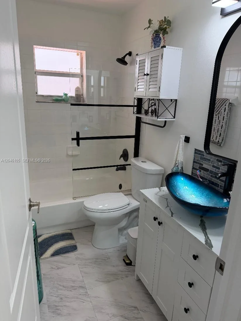 19554 NW 79th Pl, Hialeah, FL 33015 photo 5