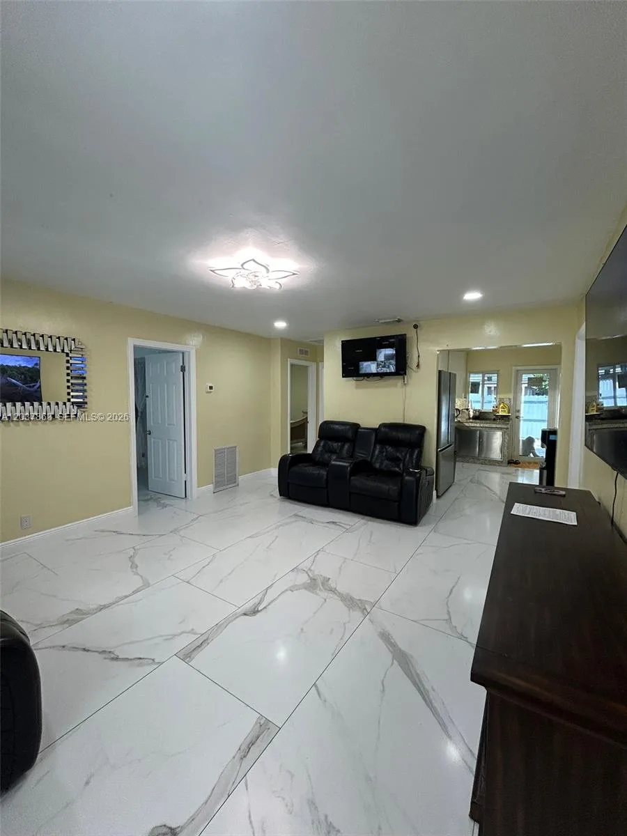 5157 NE 5th Ave # 1, Oakland Park, FL 33334