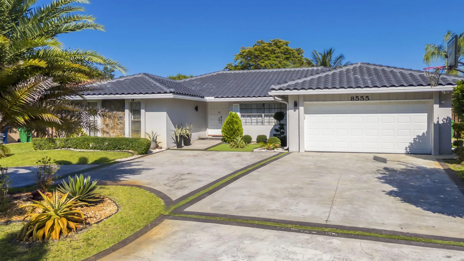 8555 SW 1st Place, Coral Springs, FL 33071