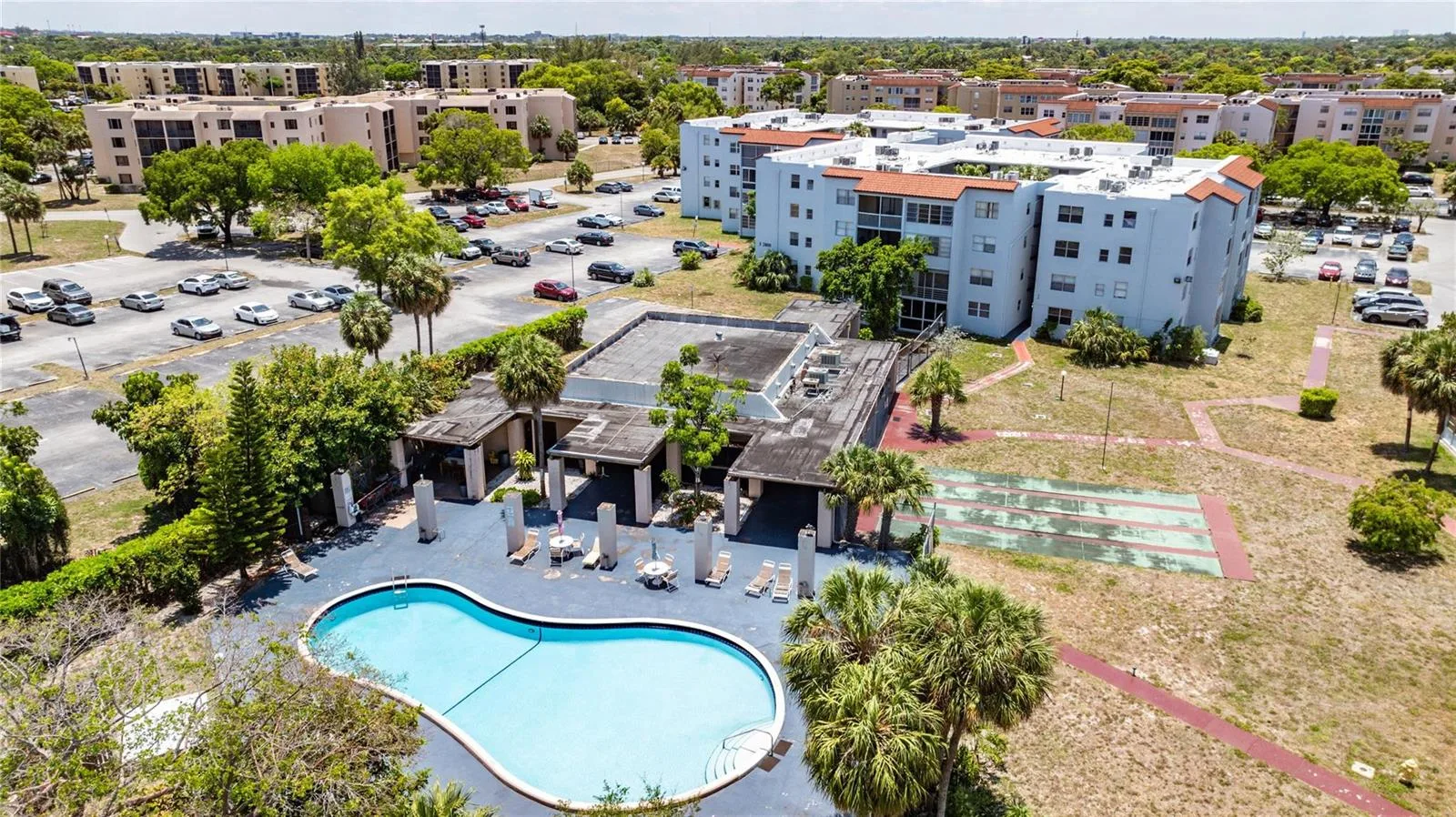 2800 Somerset Drive # 218j, Lauderdale Lakes, FL 33311