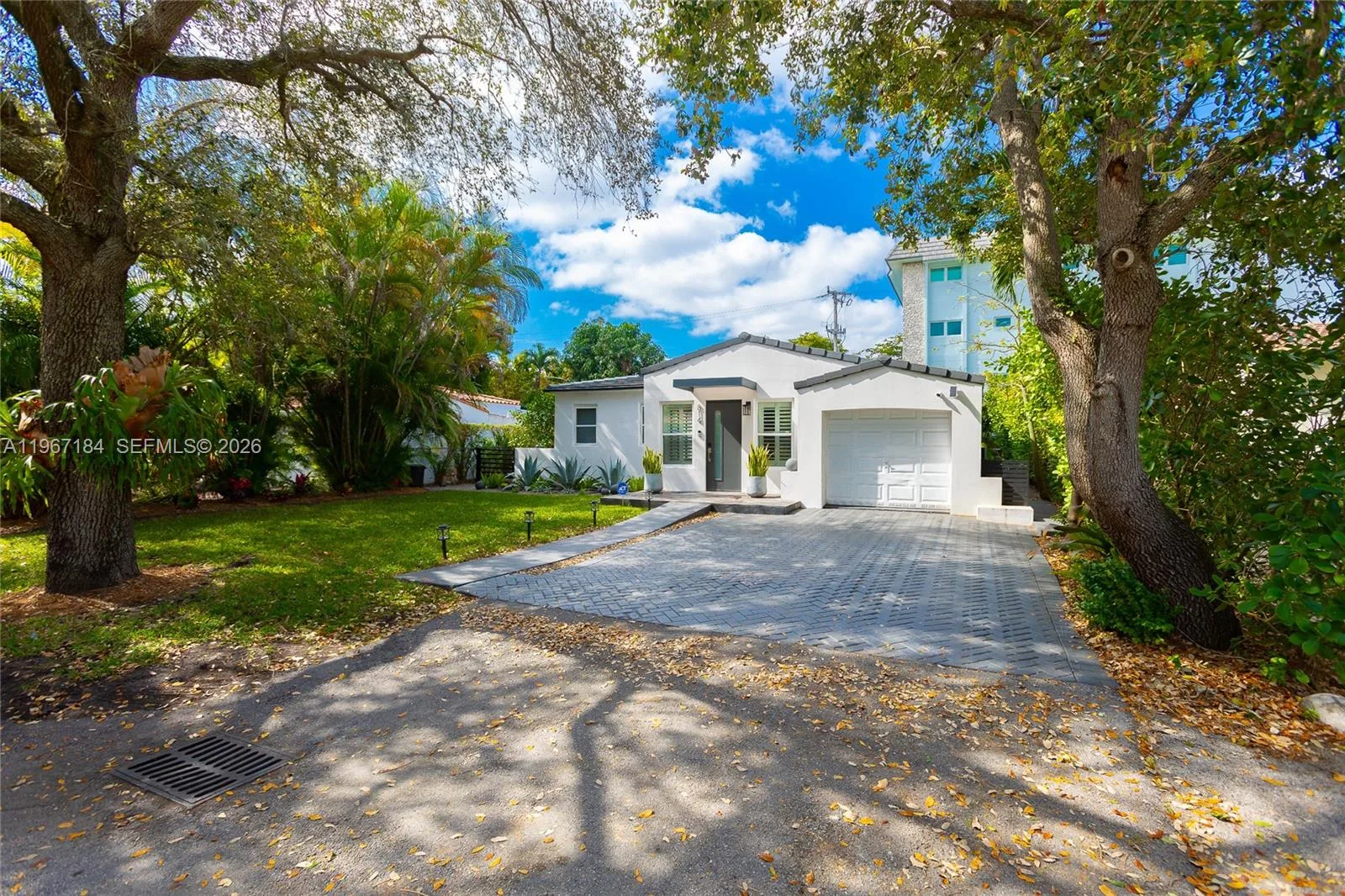 814 Monterey St, Coral Gables, FL 33134 photo 2