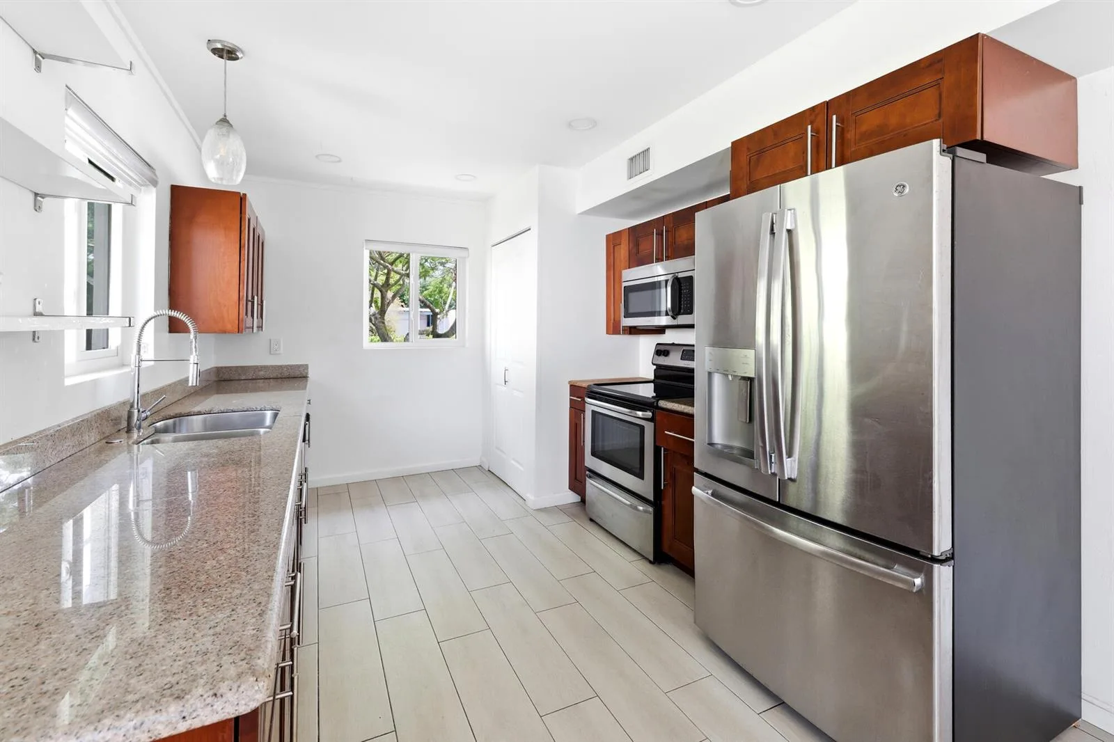 1225 15th Avenue N, FL 33460 photo 8