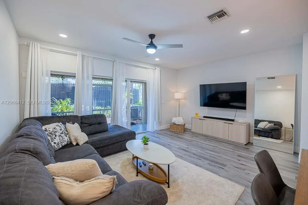 12171 SW 4th St, Pembroke Pines, FL 33025 photo 9