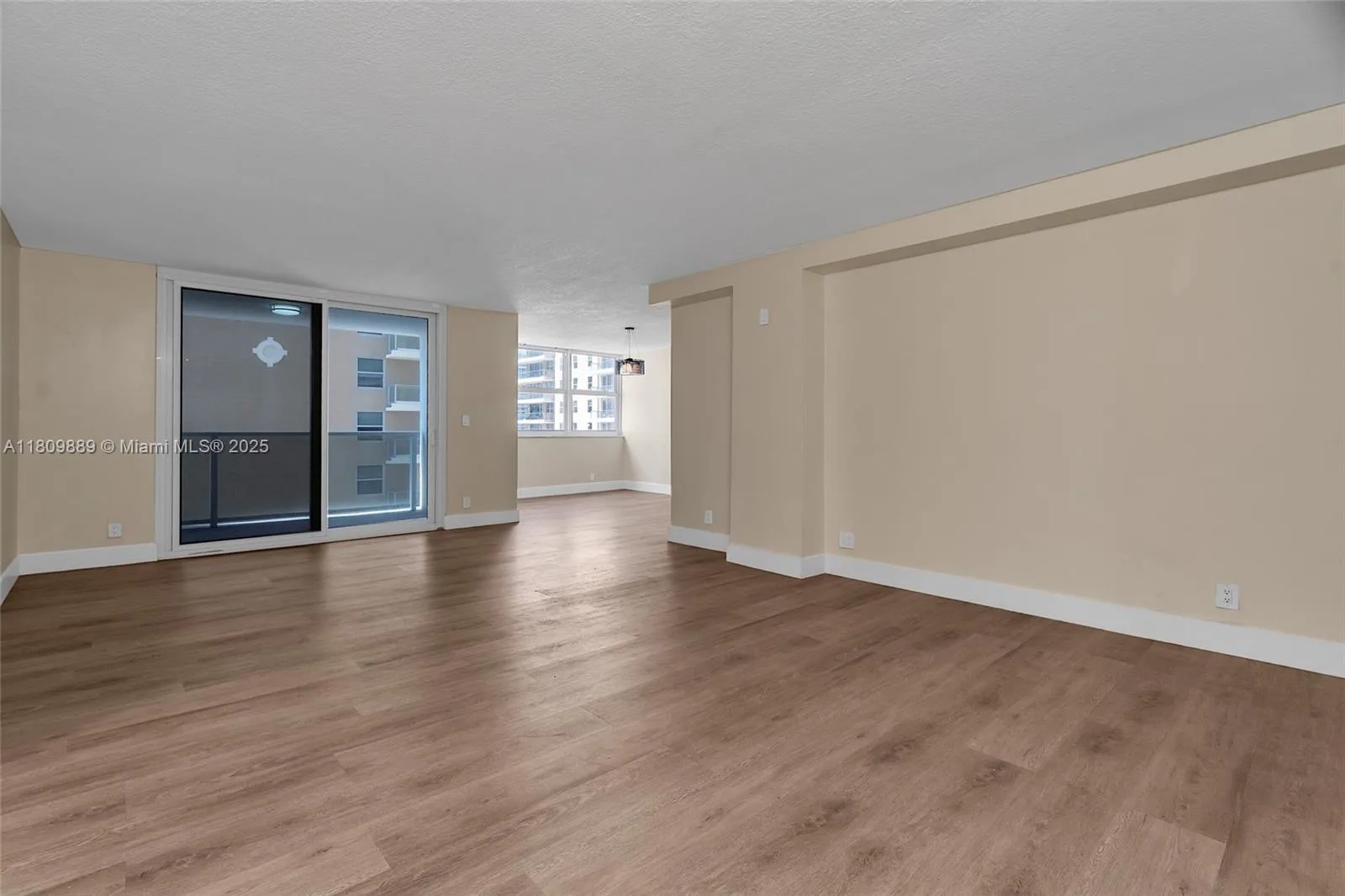 1904 S Ocean Dr # 1004, Hallandale Beach, FL 33009 photo 9