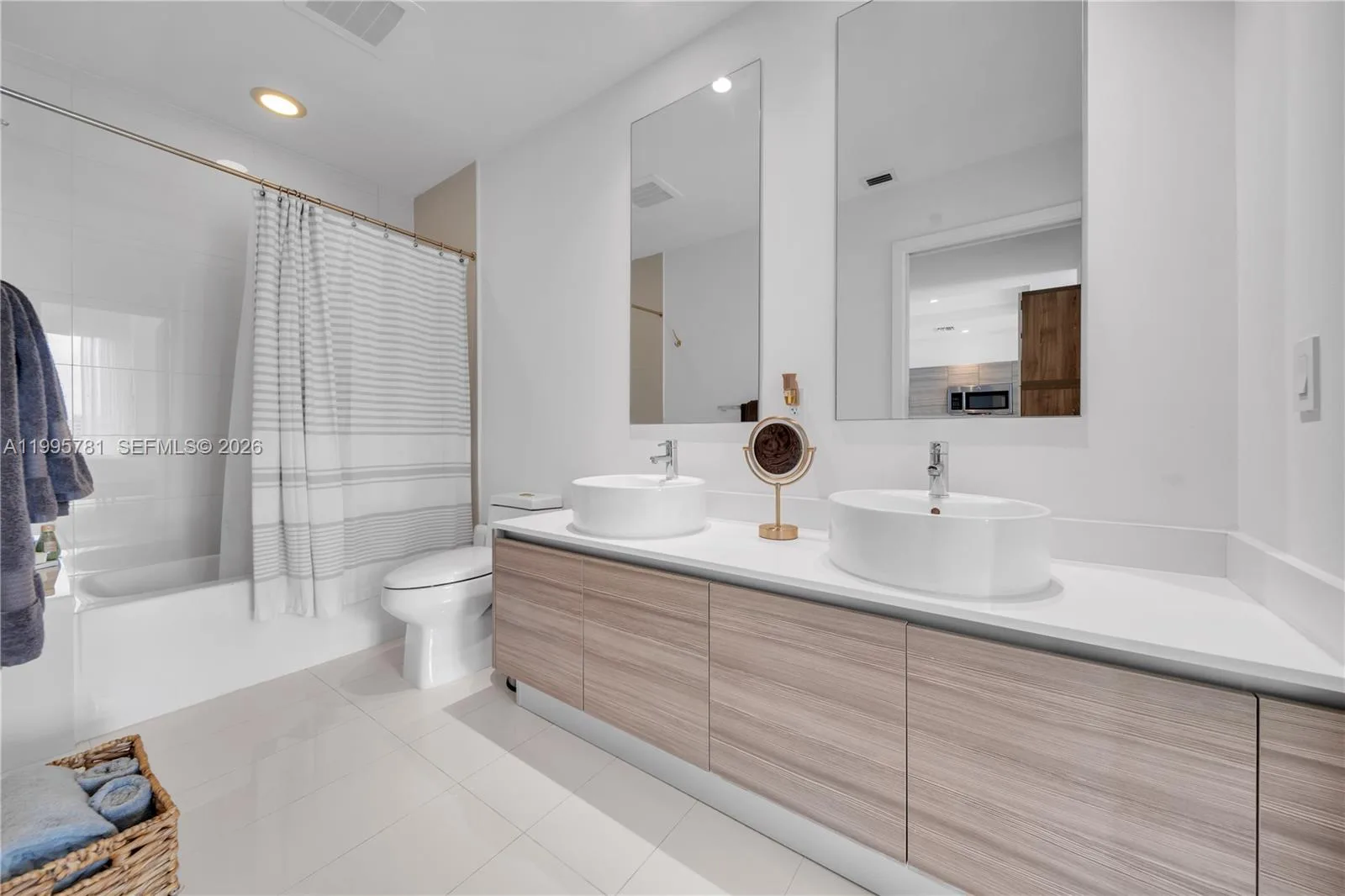 121 NE 34th St # L606, Miami, FL 33137 photo 10