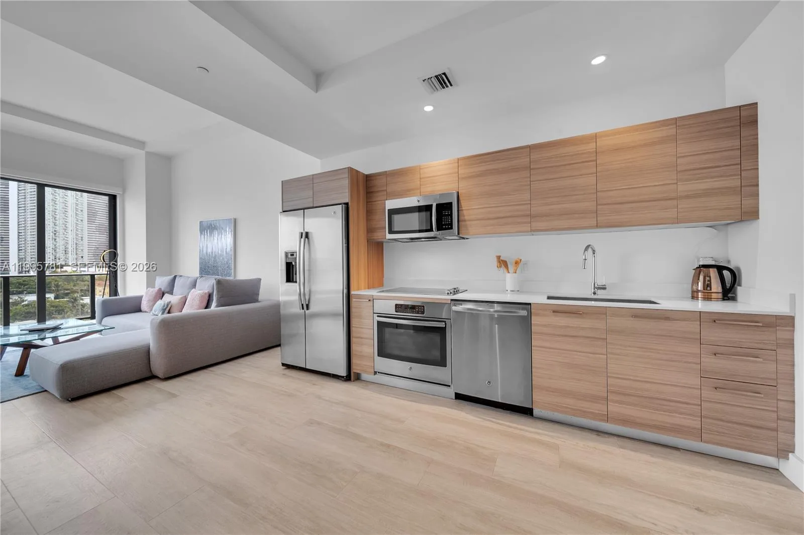 121 NE 34th St # L606, Miami, FL 33137 photo 2