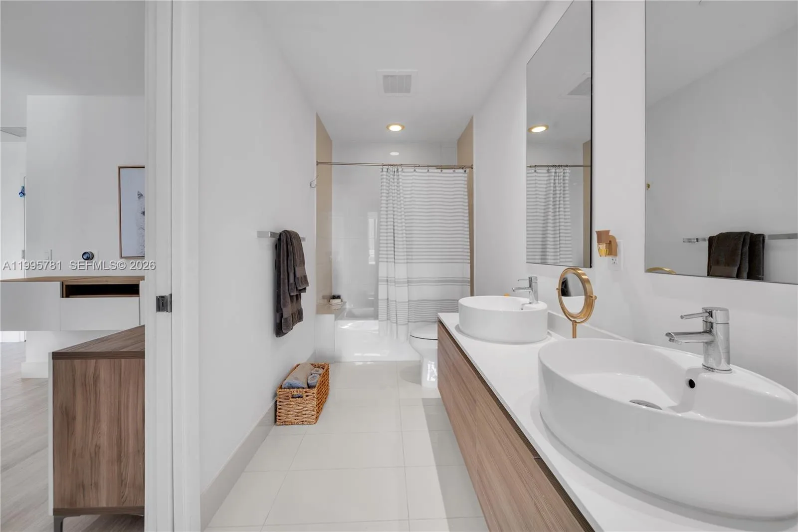 121 NE 34th St # L606, Miami, FL 33137 photo 9