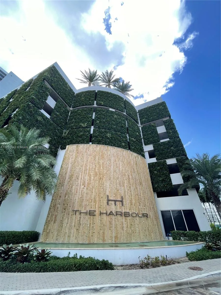 16385 Biscayne Blvd # 1702, North Miami Beach, FL 33160
